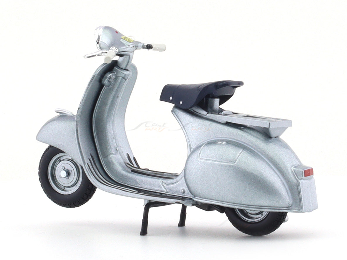 1957 Vespa 150 1:18 diecast scale model scooter bike collectible