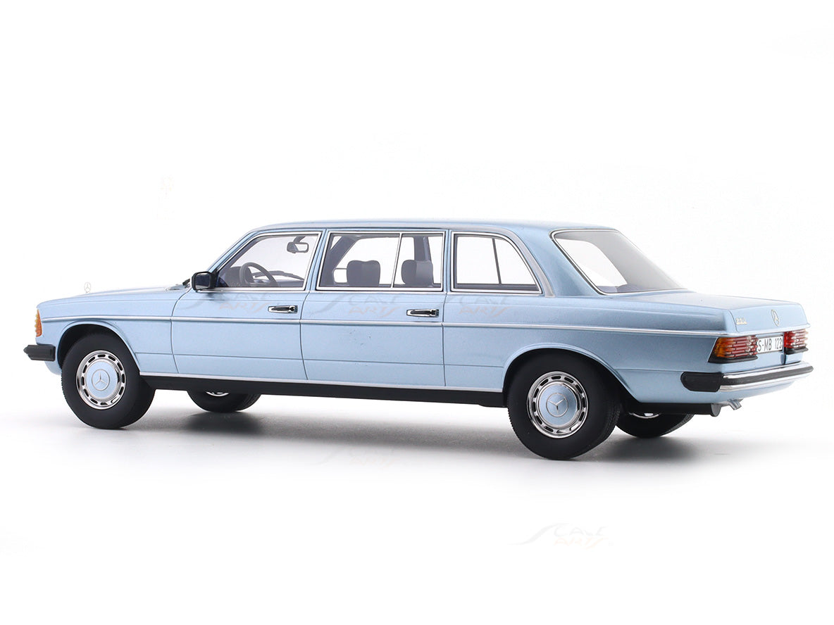 Mercedes E250 W123 1978 – Bleu Diamant – 1/18 Cult Models CML005-2 – Résine