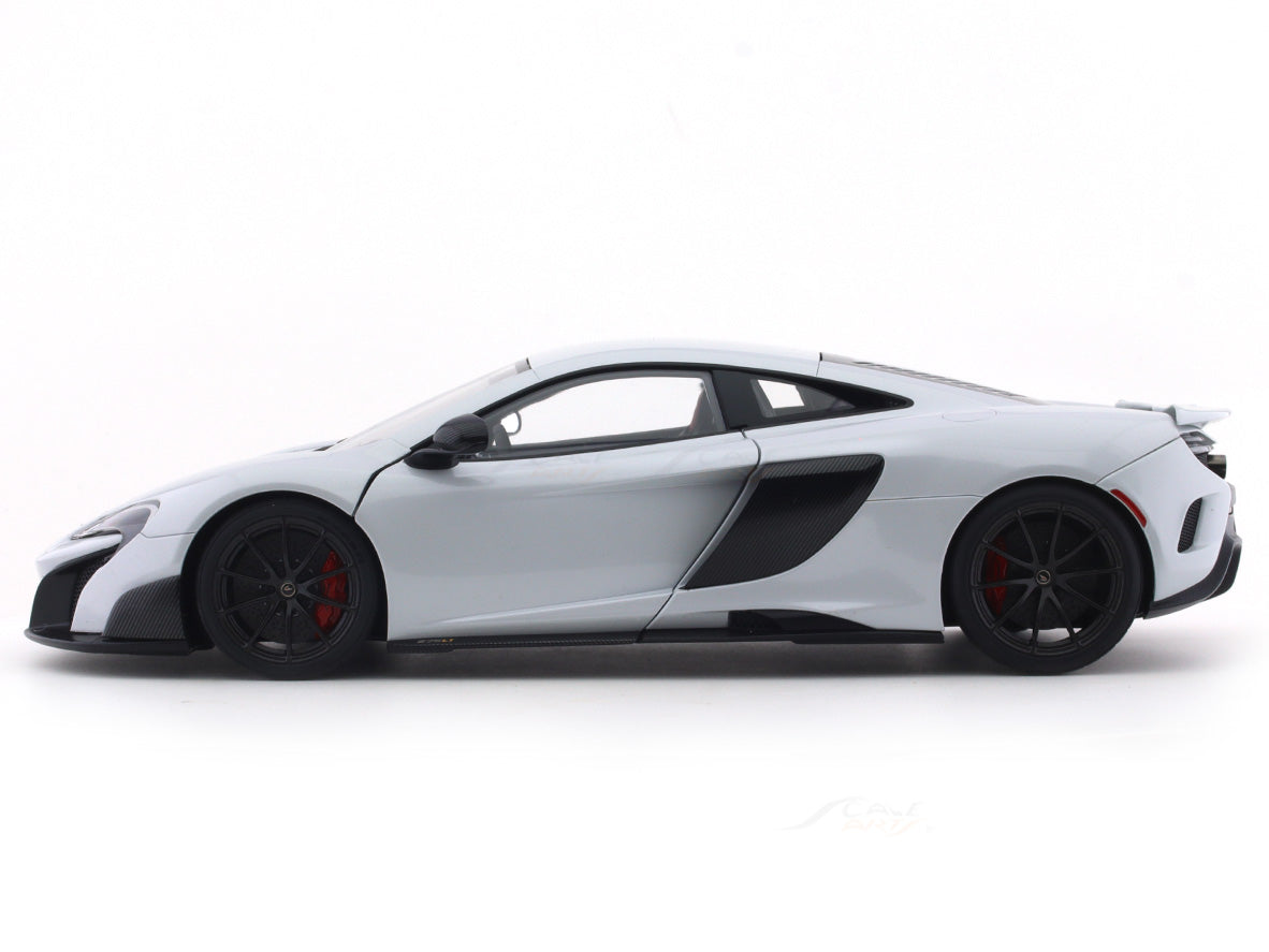 2016 McLaren 675 LT white 1:18 AUTOart composite scale model car