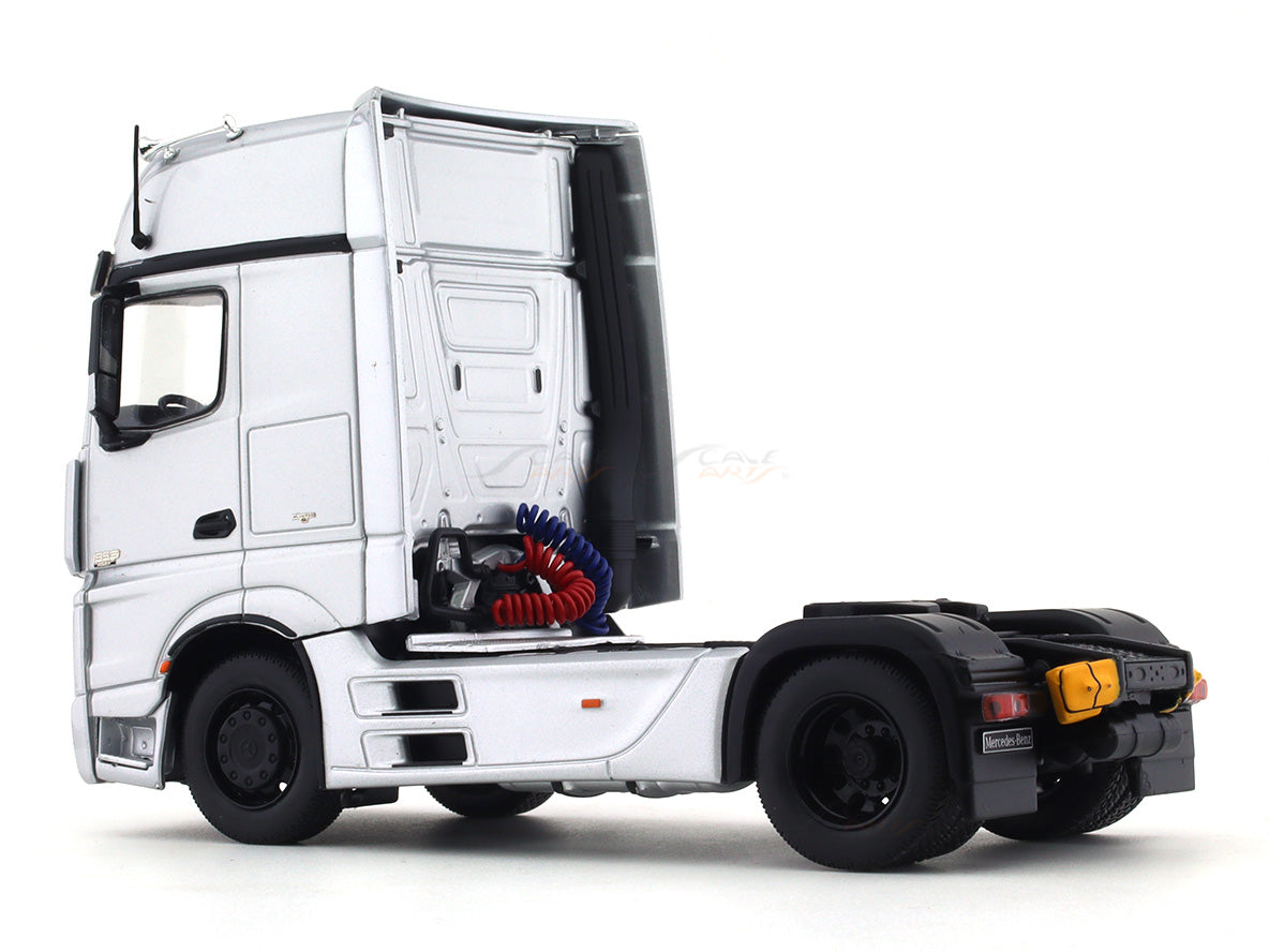 Mercedes-Benz Actros トラック 1/32スケール 非売品 ⭐️Mercedes