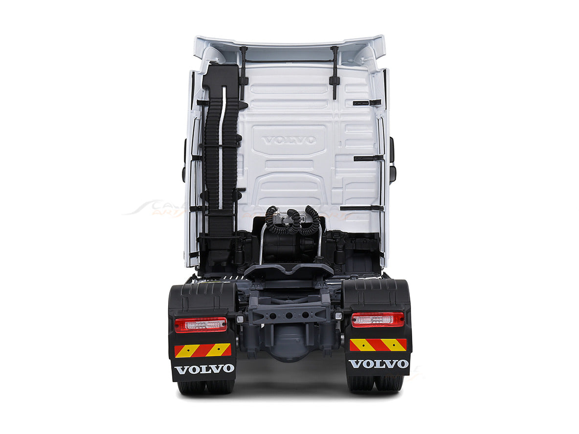 2021 Volvo FH Globetrotter XL white 1:24 Solido licensed diecast
