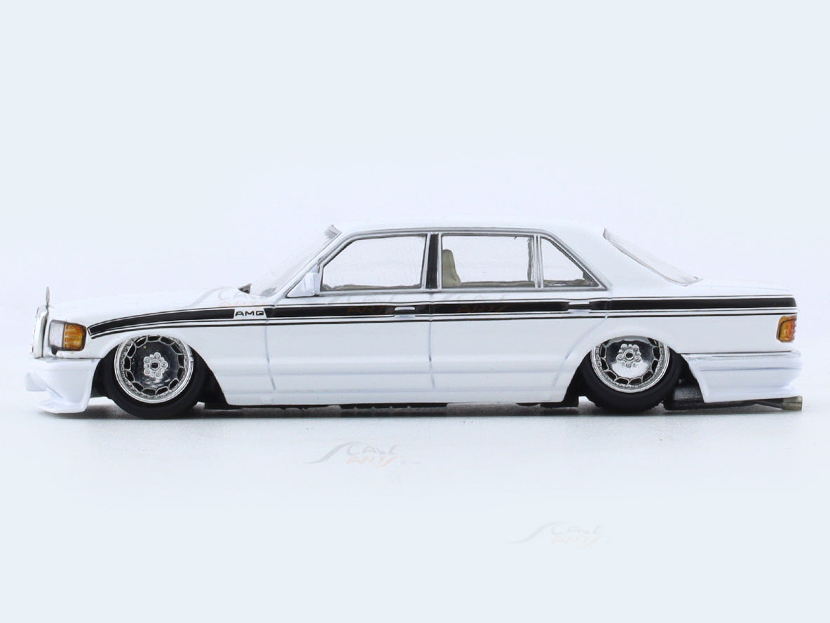 Mercedes-Benz 560SEL W126 AMG white 1:64 Master diecast scale