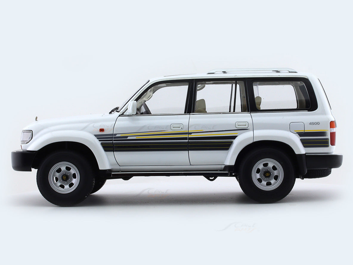1/18 トヨタ Land Cruiser VX-R LC80 White Toyota-Land-Cruiser-LC80-white