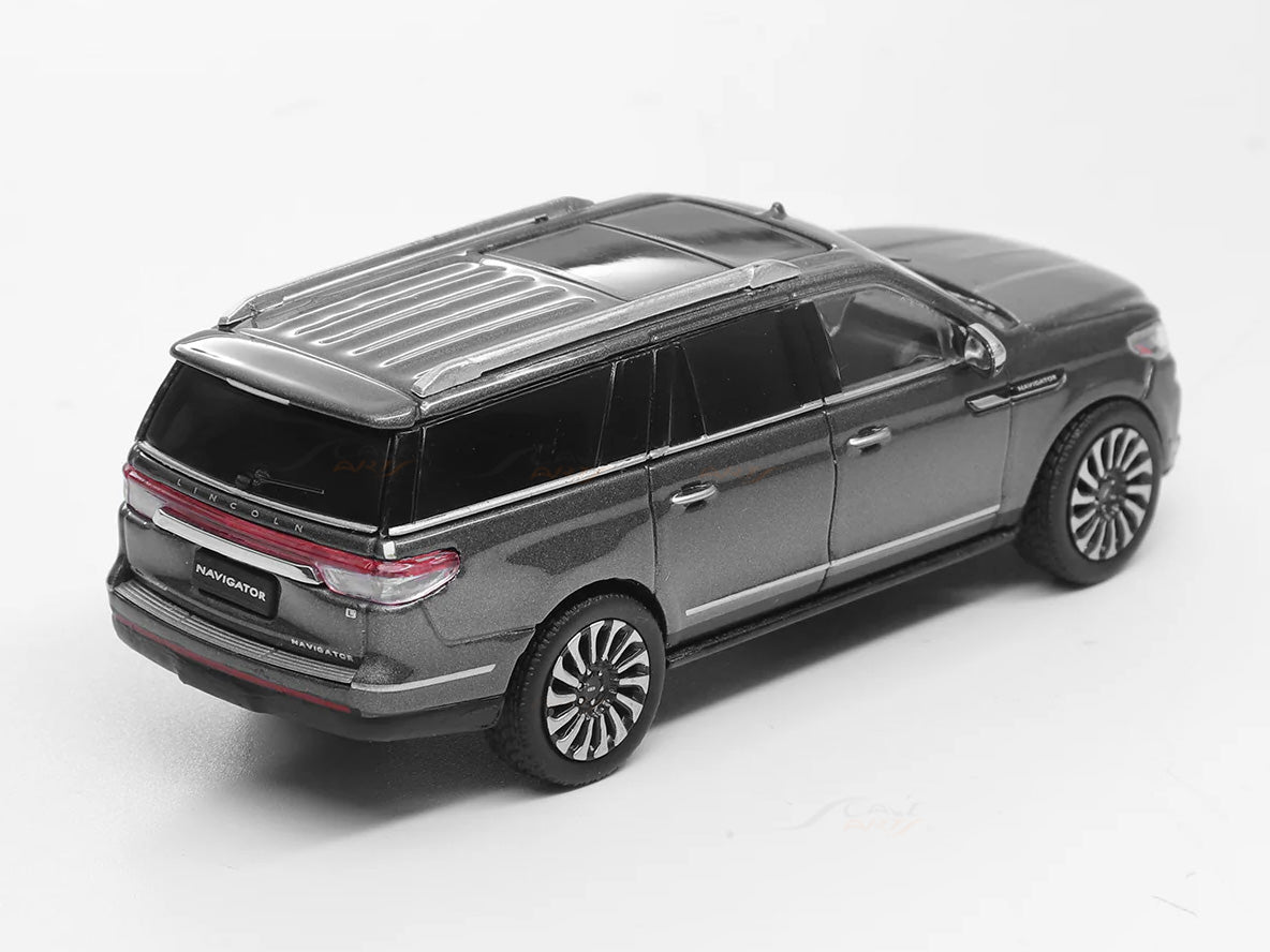 Lincoln Navigator Grey 1:64 Shadow Pro diecast scale model