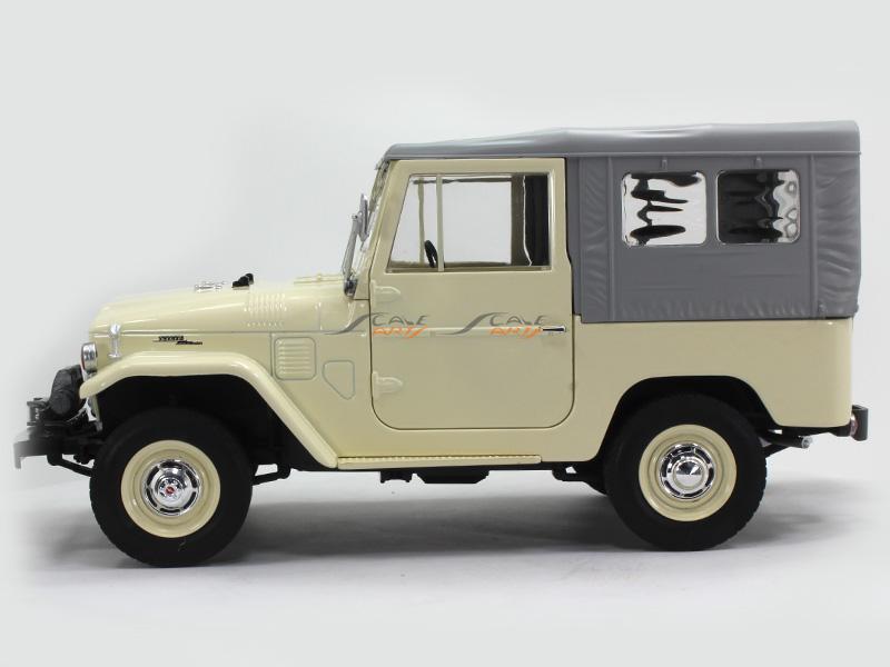 1967 Toyota Land Cruiser FJ40 soft top 1:18 Triple9 diecast