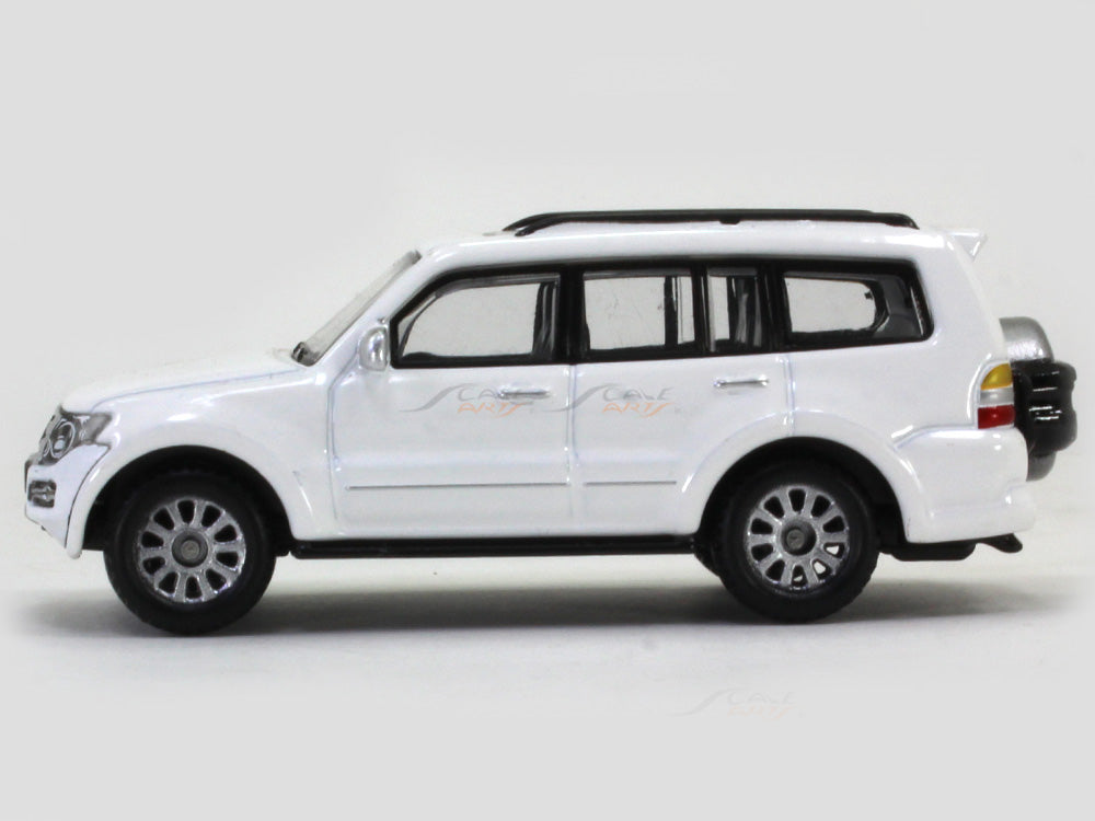 MITSUBISHI PAJERO AUTOart 1/43 ホワイト Amazon | オートアート 1/43 三菱 パジェロ 1999 ロング ホワイト