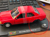 Damage : Mercedes-Benz 190E 2.6 Red 1:24 Bburago licensed diecast Scale Model car