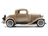 1932 Ford 3-Window Coupe golden 1:18 Road Signature diecast Scale Model pickup car