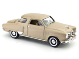 1950 Studebaker Champion golden 1:18 Road Signature diecast Scale Model car collectible
