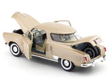 1950 Studebaker Champion golden 1:18 Road Signature diecast Scale Model car collectible