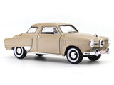 1950 Studebaker Champion golden 1:18 Road Signature diecast Scale Model car collectible