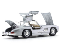 1954 Mercedes-Benz 300 SL silver 1:24 Bburago licensed diecast Scale Model car