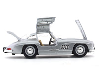 1954 Mercedes-Benz 300 SL silver 1:24 Bburago licensed diecast Scale Model car