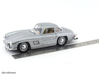 1954 Mercedes-Benz 300 SL silver 1:24 Bburago licensed diecast Scale Model car