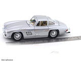 1954 Mercedes-Benz 300SL Silver with Acrylic Case 1:24 Bburago Licensed Diecast Scale Model Car Collectible