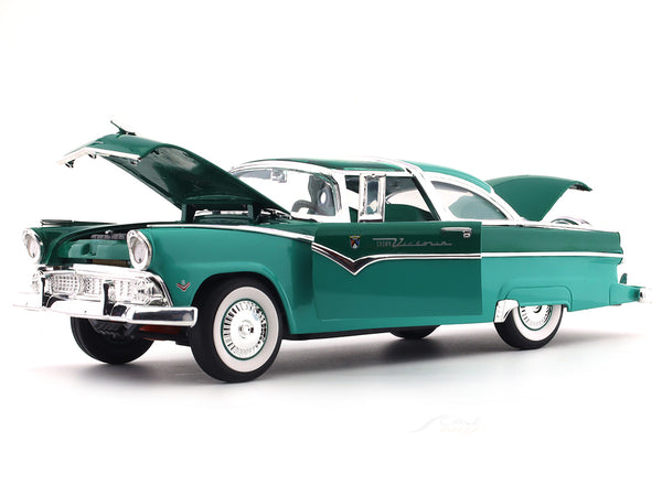 1955 Ford Crown Victoria green 1:18 Road Signature diecast Scale