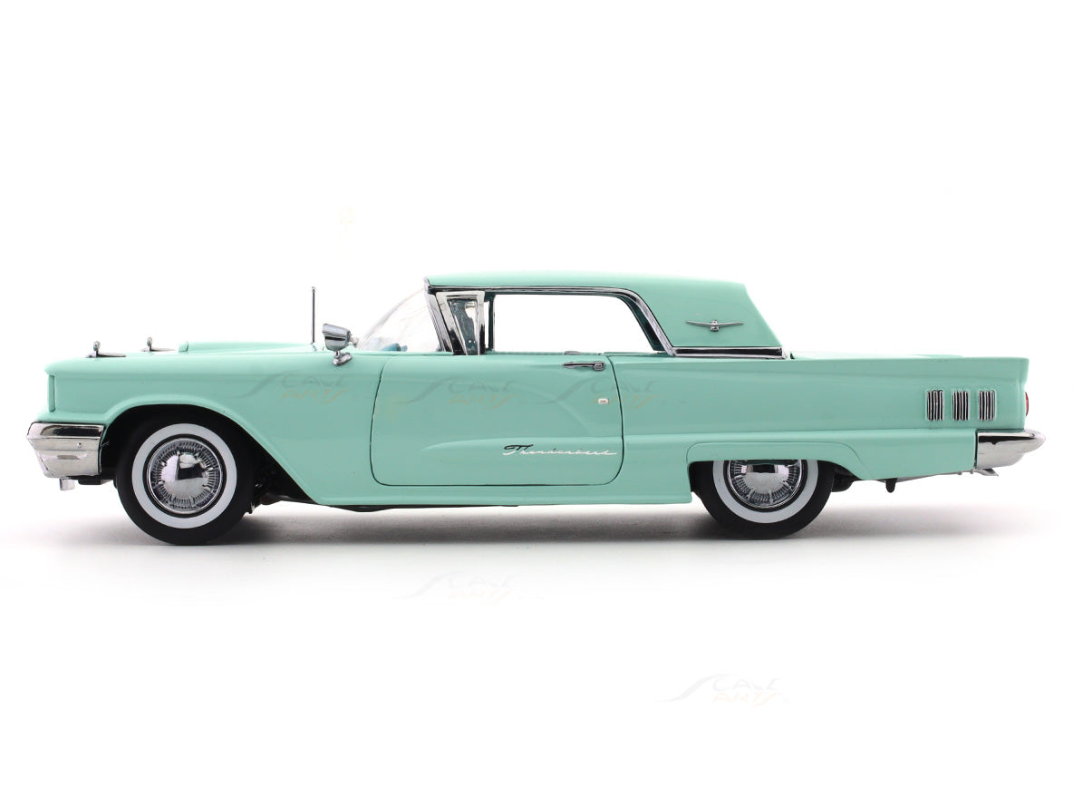 Sun Star Models 1:18 Ford Thunderbird Hard Top Année 1960 azur / blanc