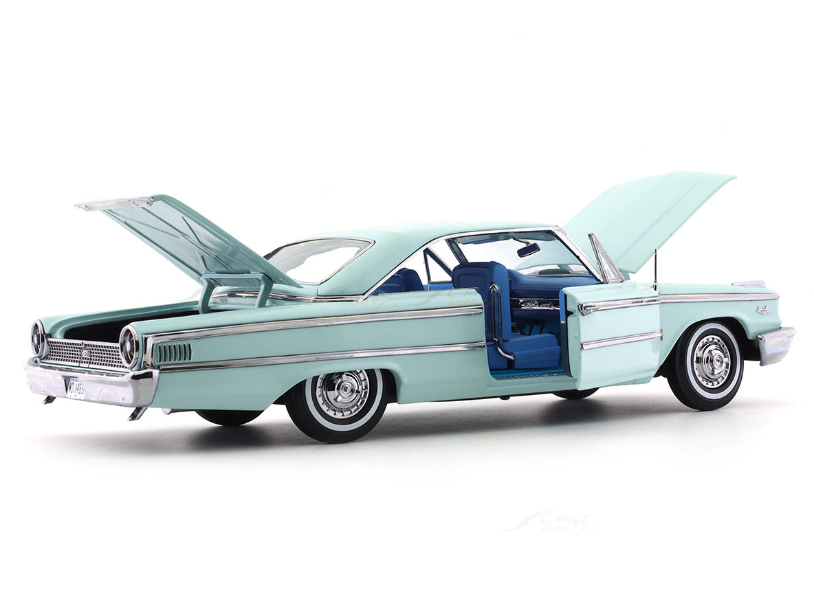 1963 Ford Galaxie 500 XL Hardtop Glacier Blue 1:18 Sunstar diecast