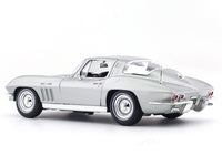 1965 Chevrolet Corvette 1:18 Maisto diecast Scale Model car