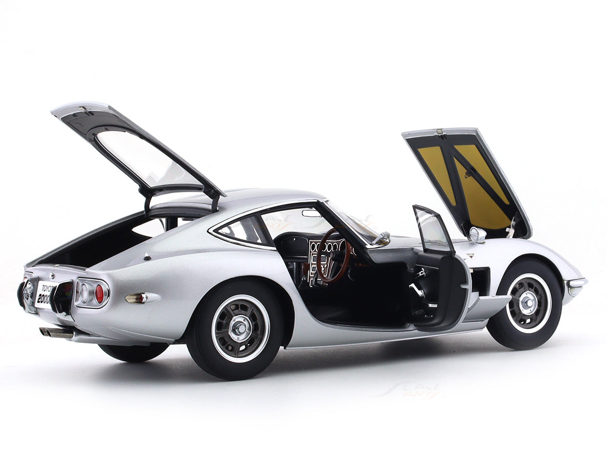 1965 Toyota 2000 GT 1:18 AUTOart composite scale model car