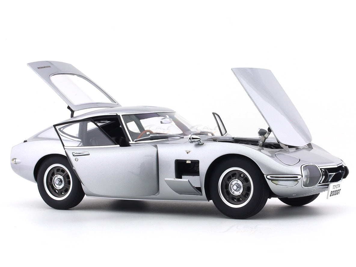 1965-Toyota-2000-GT-silver-1-