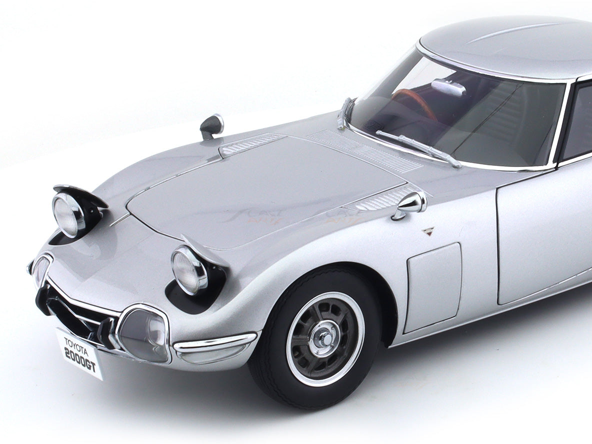 1965 Toyota 2000 GT 1:18 AUTOart composite scale model car