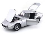 1965 Toyota 2000 GT 1:18 AUTOart composite scale model car collectible
