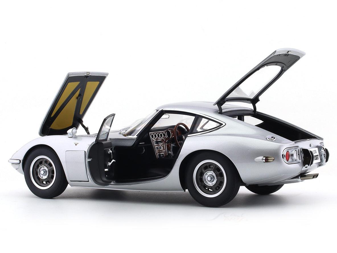 1965 Toyota 2000 GT 1:18 AUTOart composite scale model car