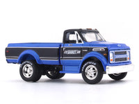 1970 Chevrolet C60 1:64 M2 Machines diecast hauler scale model