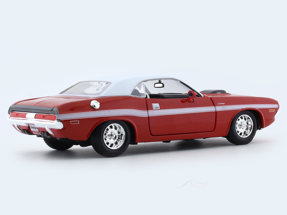 1970 Dodge Challenger R/T 1/24レッド絶版品 1970 DODGE CHALLENGER R/T COUPE RED 1/24 DIECAST MODEL CAR