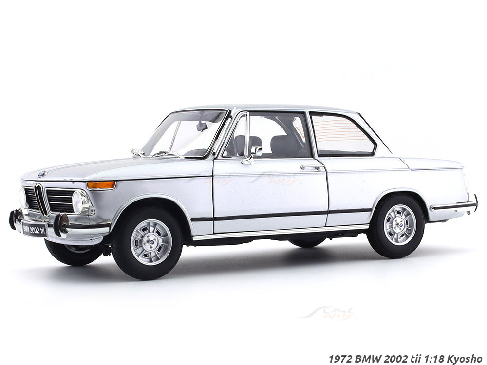 VOITURE , BMW 2002 tii Blanc-01 en HORLOGE MINIATURE