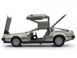 1981 DeLorean DMC 12 Coupe 1:18 SunStar diecast scale model car collectible