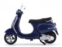 2005 Vespa LXV 125 1:18 diecast scale model scooter bike collectible