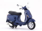 2005 Vespa LXV 125 1:18 diecast scale model scooter bike collectible