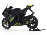 2007 Yamaha TZR-M1 #46 Valentino Rossi Sepang 1:18 Leo Mdels diecast scale model bike