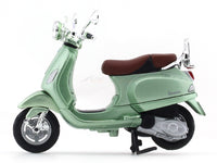 2014 Vespa LXV 1:18 diecast scale model scooter bike collectible