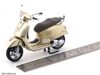 2014 Vespa LXV 1:18 diecast scale model scooter bike collectible