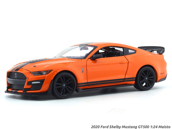 Officially Licensed 2019 Ford Mustang GT 1:18-Scale Diecast Car And Diorama  Model: 1:18-Scale 2019 Ford Mustang GT Diecast Car And Diorama