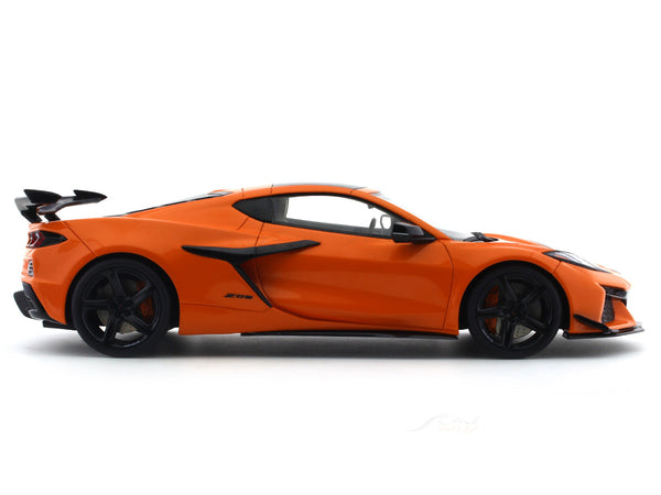 CHEVROLET CORVETTE C8 2020 - GT-SPIRIT GT835 1/18 - miniature américaine CHEVROLET CORVETTE C8 2020 - GT-SPIRIT GT835 1/18 - miniature américaine