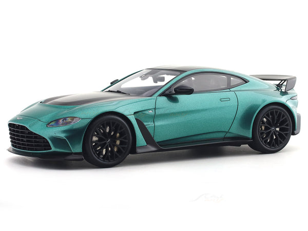 Aston Martin V12 Vantage Racing Green 1:18 GT Spirit licensed resin scale model car collectible