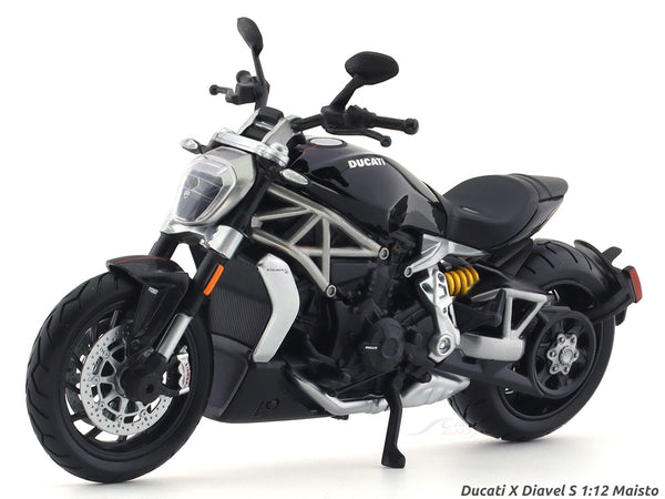 Maisto 1:12 Ducati Diavel Carbon Motorcycle – Diecast Model Bike, Limited Edition Toy Gift