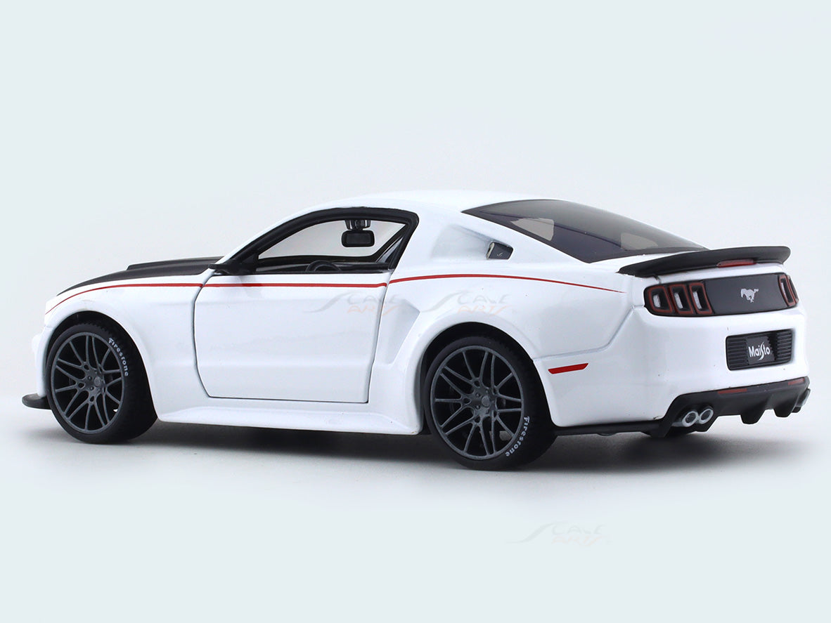 Modèle Réduit Maisto 1:24 Ford Mustang Street Racer 2014 - Blanc, Détaillé, Neuf