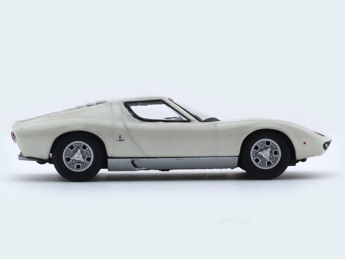 Lamborghini-Miura-white-1-64-