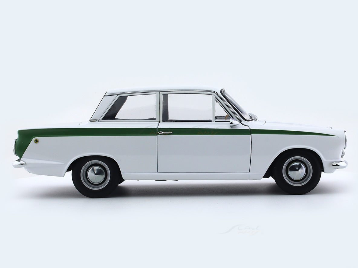 Lotus Cortina MK I 1:18 AUTOart Millennium diecast Scale Model