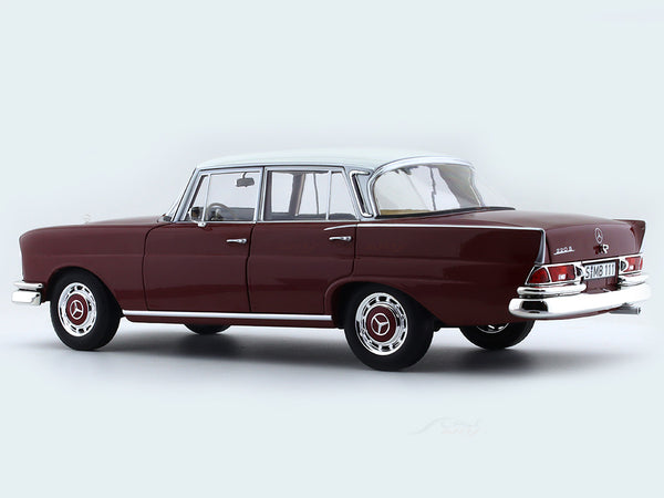 MERCEDES BENZ 220SE (W111) de 1959 au 1/18 de Cult Models CML151-3 MERCEDES BENZ 220SE (W111) de 1959 au 1/18 de Cult Models CML151-3