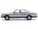 Mercedes-Benz 560 SEL W126 silver 1:64 Master diecast scale model car