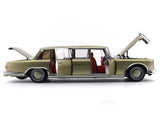 Mercedes-Benz Pullman S600 golden 1:18 Kengfai diecast Scale Model collectible