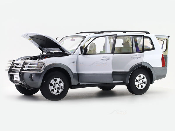 YC Model 1:18 三菱 パジェロ V73 Pajero グリーン Mitsubishi Pajero V73 white 1:18 YC Model licensed diecast