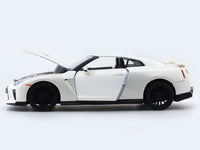 Nissan Skyline GT-R R35 White 1:24 Bburago licensed diecast Scale Model car