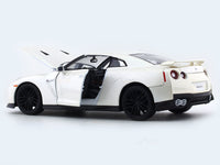 Nissan Skyline GT-R R35 White 1:24 Bburago licensed diecast Scale Model car